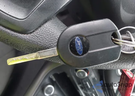 2017 Ford Focus Sel z USA, uszkodzony, nr VIN 1FADP3M22HL324352